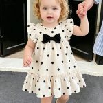 Vestido de Verão para Meninas Bebês com Poá Preto & Branco+Decoração de Laço no Peito+Mangas Flare Macio & Fofo