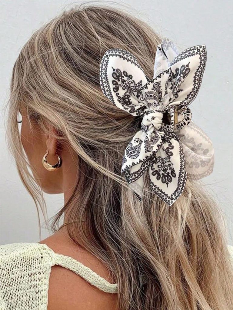 Presilha de Cabelo com Laço e Estampa de Leopardo