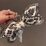 Presilha de Cabelo com Laço e Estampa de Leopardo