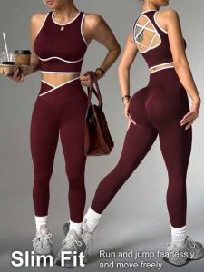 Dewbera Conjunto Esportivo com Camiseta Regata com Recorte Vazado e Legging